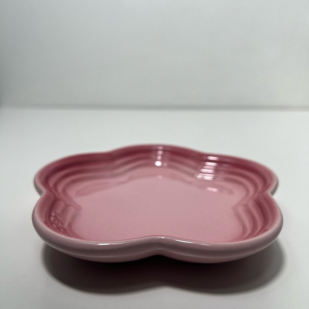 Le Creuset Stoneware Flower Petal Scalloped Trinket Dish Plate Tray - Picture 7 of 12